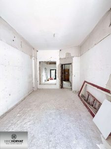 Wird renoviert Vorn