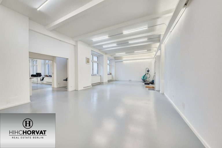 Großer Atelierraum - (KI generiert)