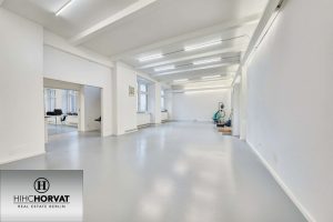 Großer Atelierraum - (KI generiert)