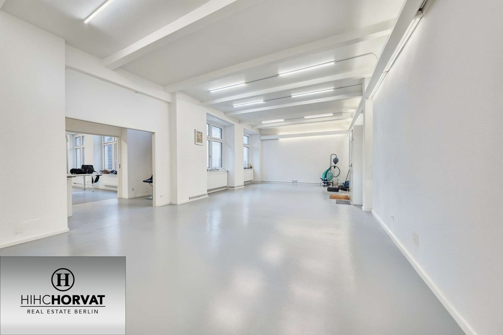 Großer Atelierraum - (KI generiert)