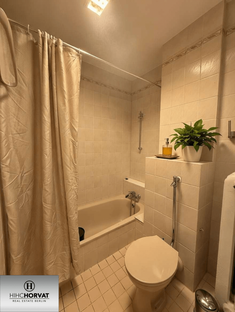 Wannenbad (KI-Dekoration)