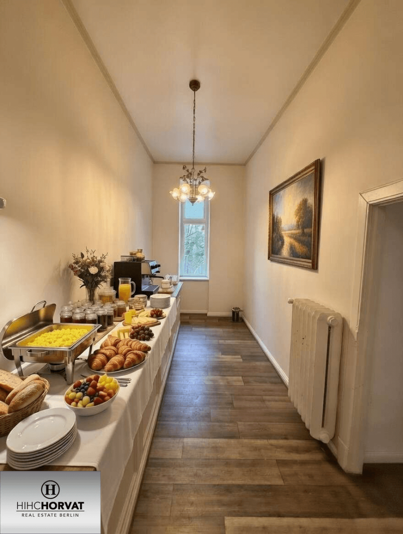 Frühstücksbuffet (KI-Dekoration)